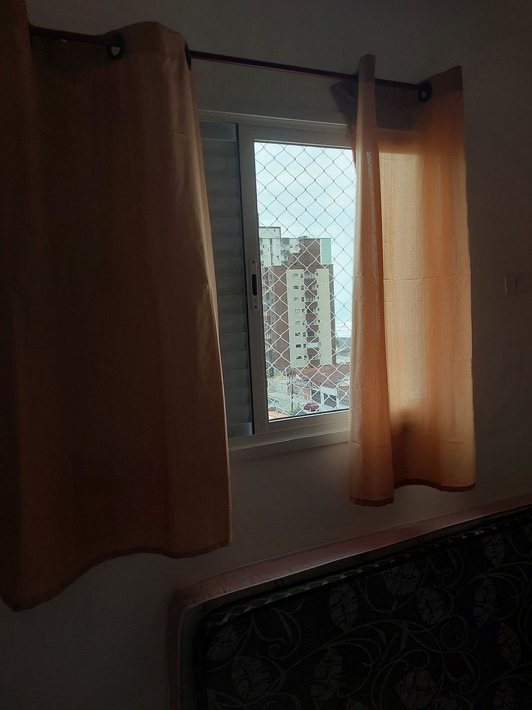 Excelente apto com piscina, localizado a 200 metros da praia