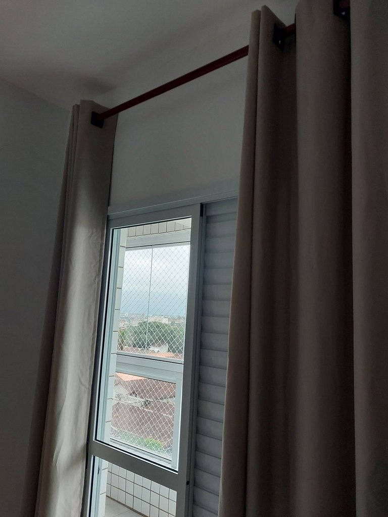 Excelente apto com piscina, localizado a 200 metros da praia