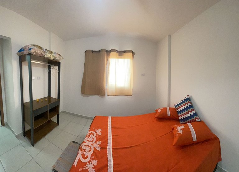 Excelente apto com piscina, localizado a 200 metros da praia