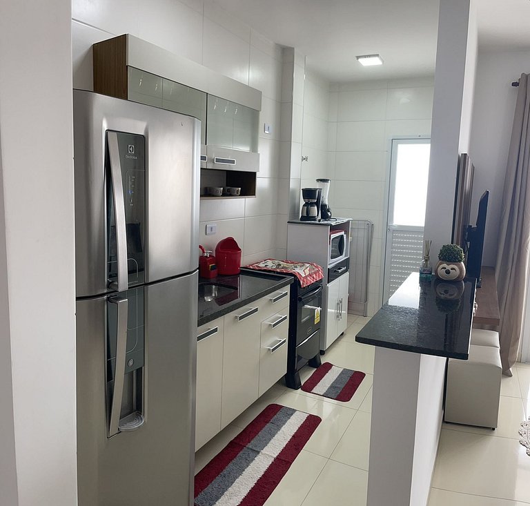 Excelente apto com piscina, localizado a 200 metros da praia