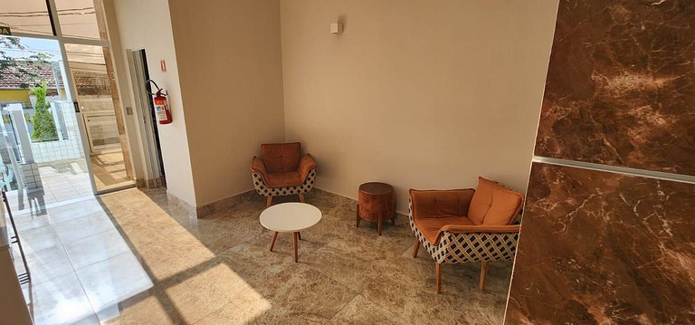 Excelente apto com piscina, localizado a 200 metros da praia