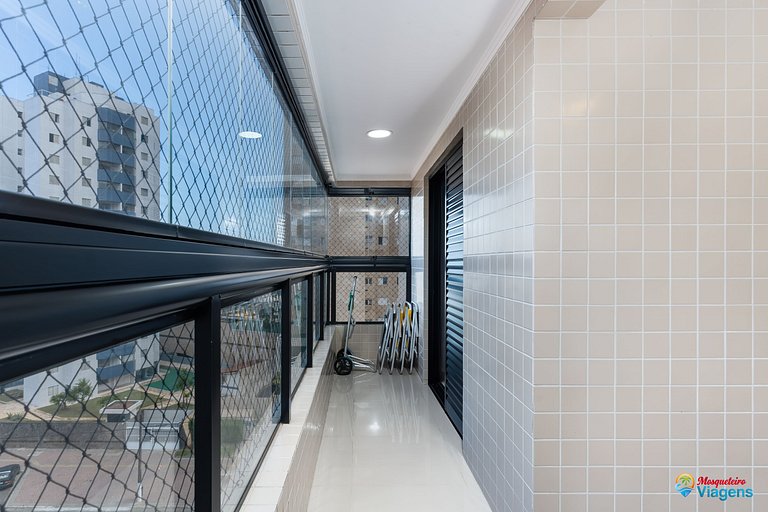 Apartamento incrível a apenas 50 metros da praia, com ar-con