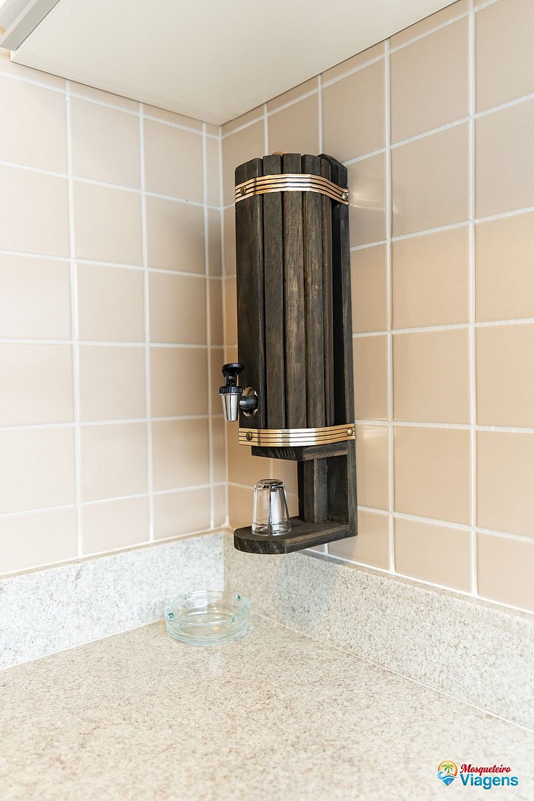 Apartamento incrível a apenas 50 metros da praia, com ar-con