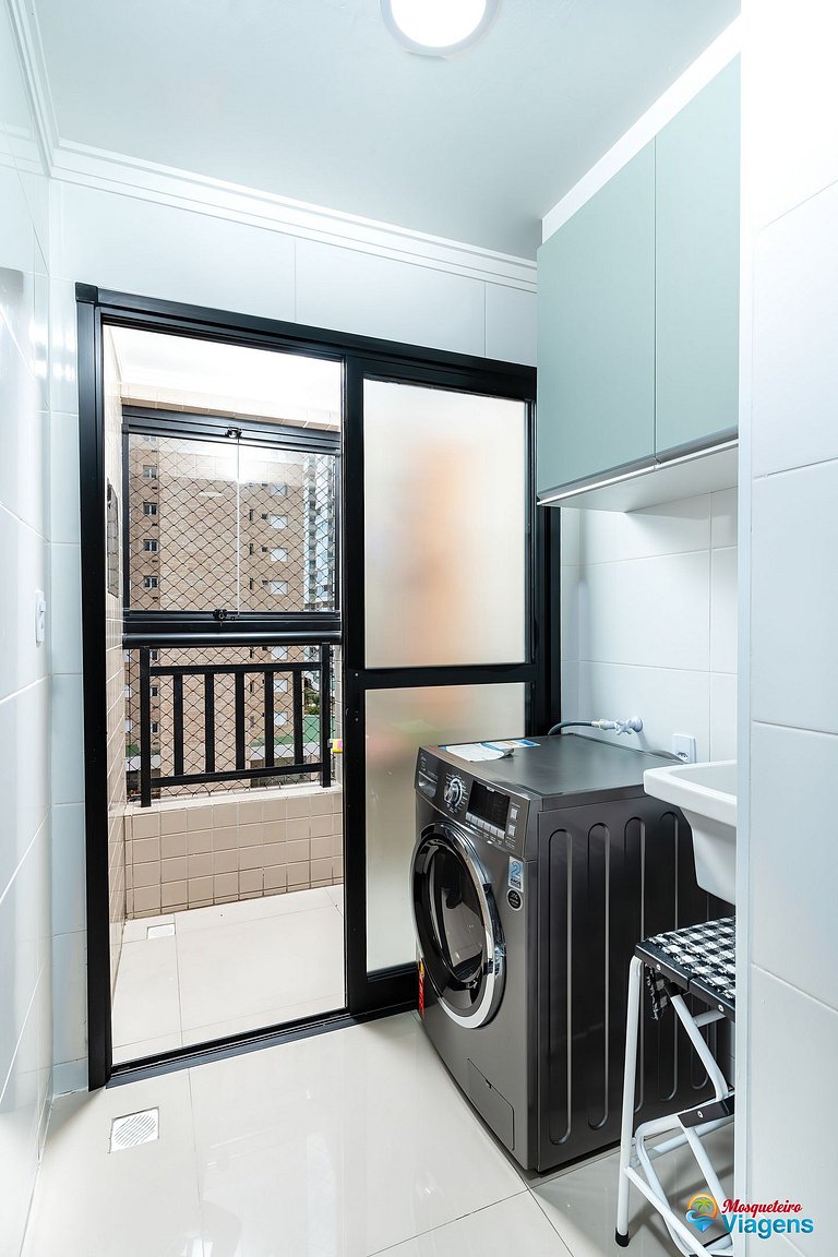 Apartamento incrível a apenas 50 metros da praia, com ar-con