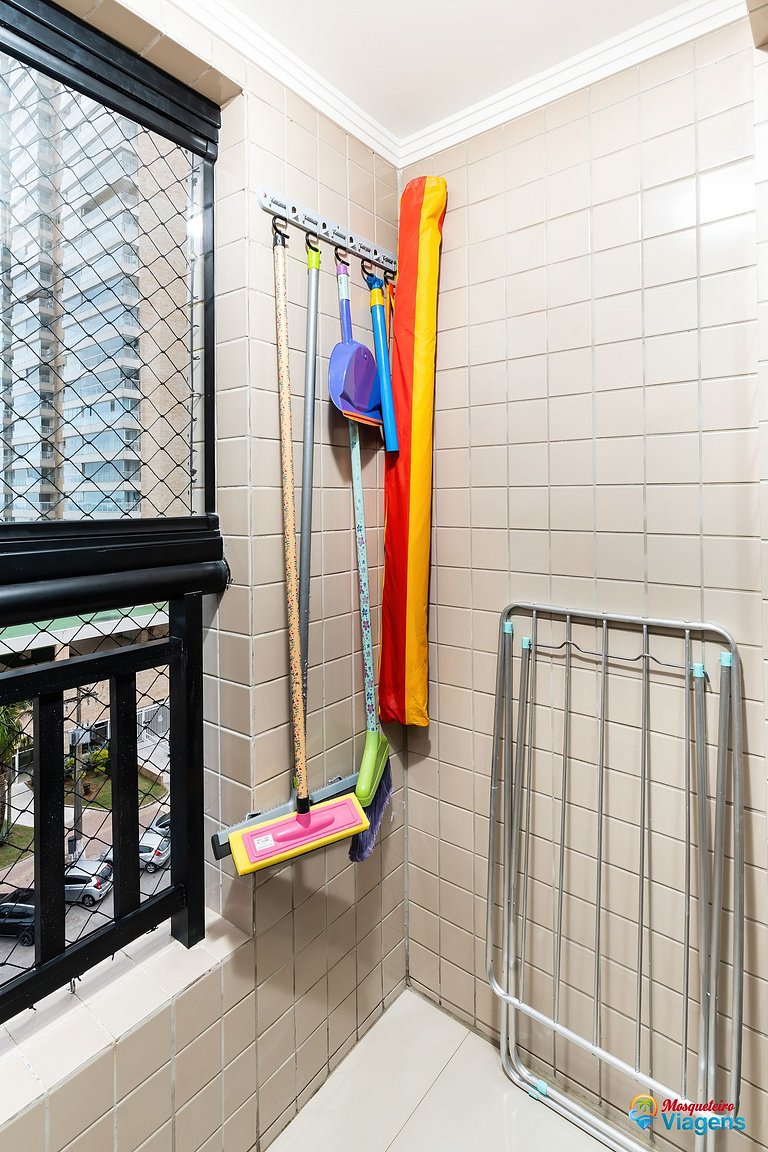 Apartamento incrível a apenas 50 metros da praia, com ar-con