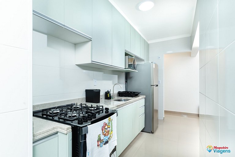 Apartamento incrível a apenas 50 metros da praia, com ar-con