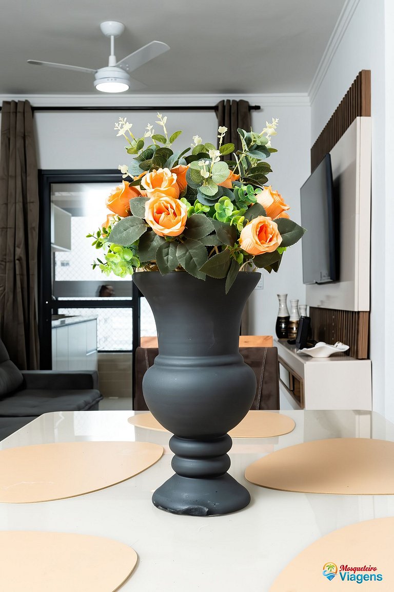 Apartamento incrível a apenas 50 metros da praia, com ar-con