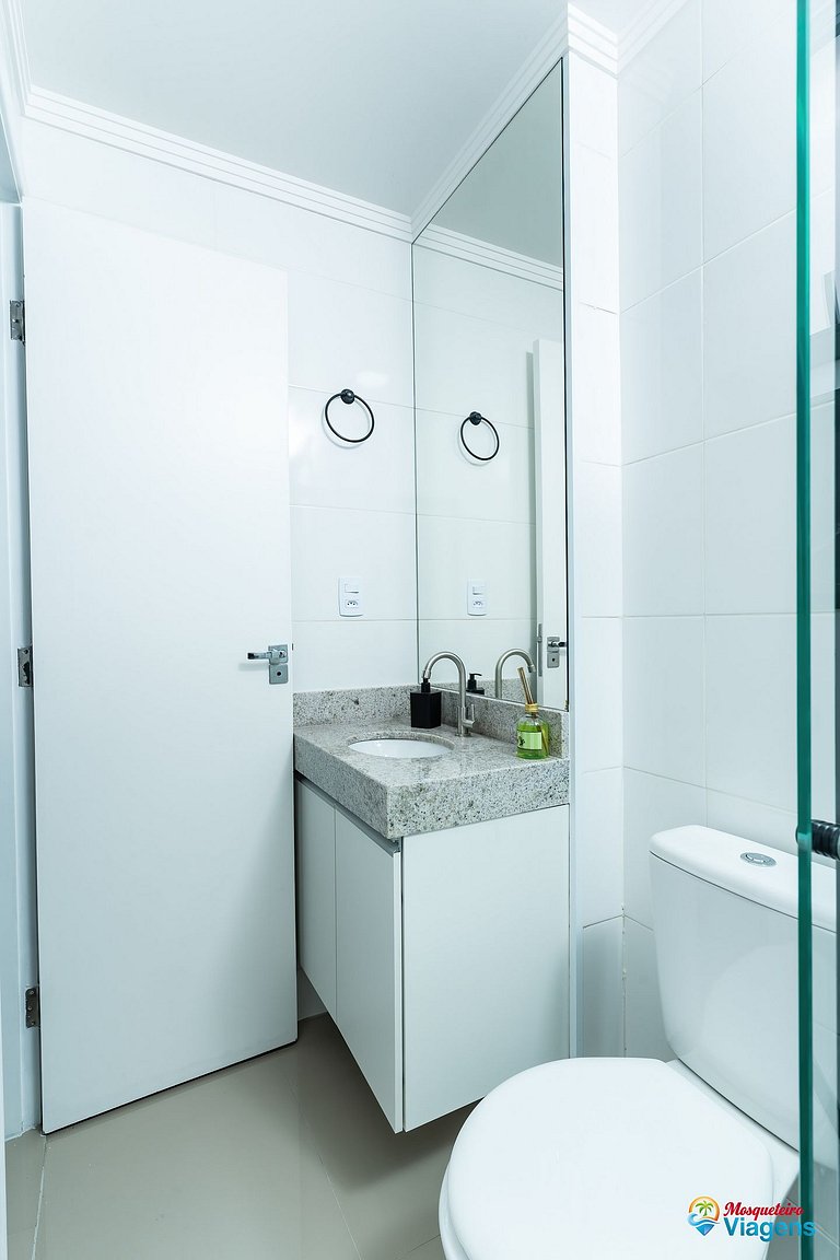 Apartamento incrível a apenas 50 metros da praia, com ar-con