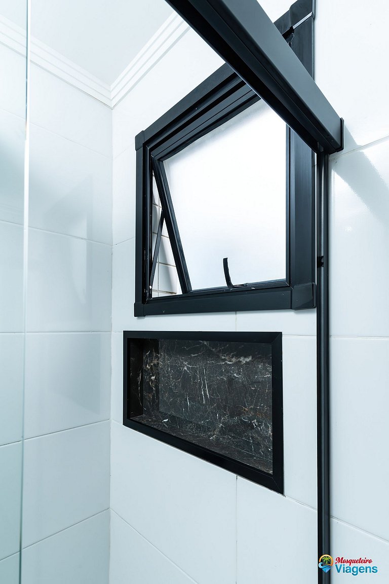 Apartamento incrível a apenas 50 metros da praia, com ar-con