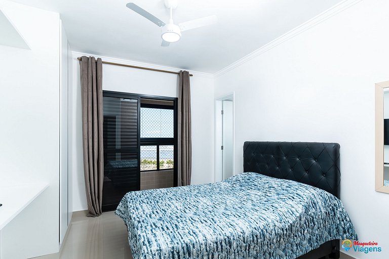 Apartamento incrível a apenas 50 metros da praia, com ar-con