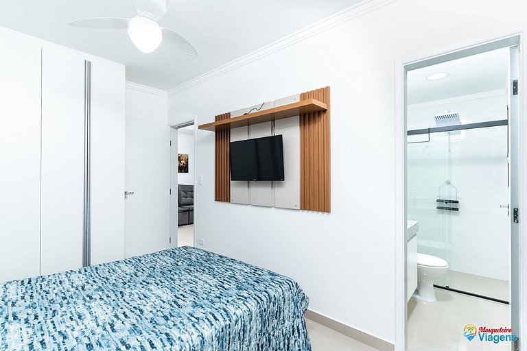 Apartamento incrível a apenas 50 metros da praia, com ar-con