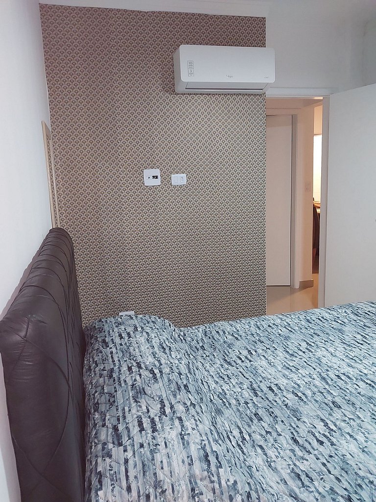 Apartamento incrível a apenas 50 metros da praia, com ar-con