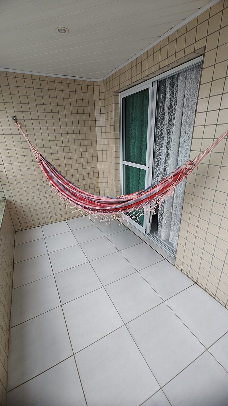 Apartamento confortável a 100 metros da praia no Caiçara