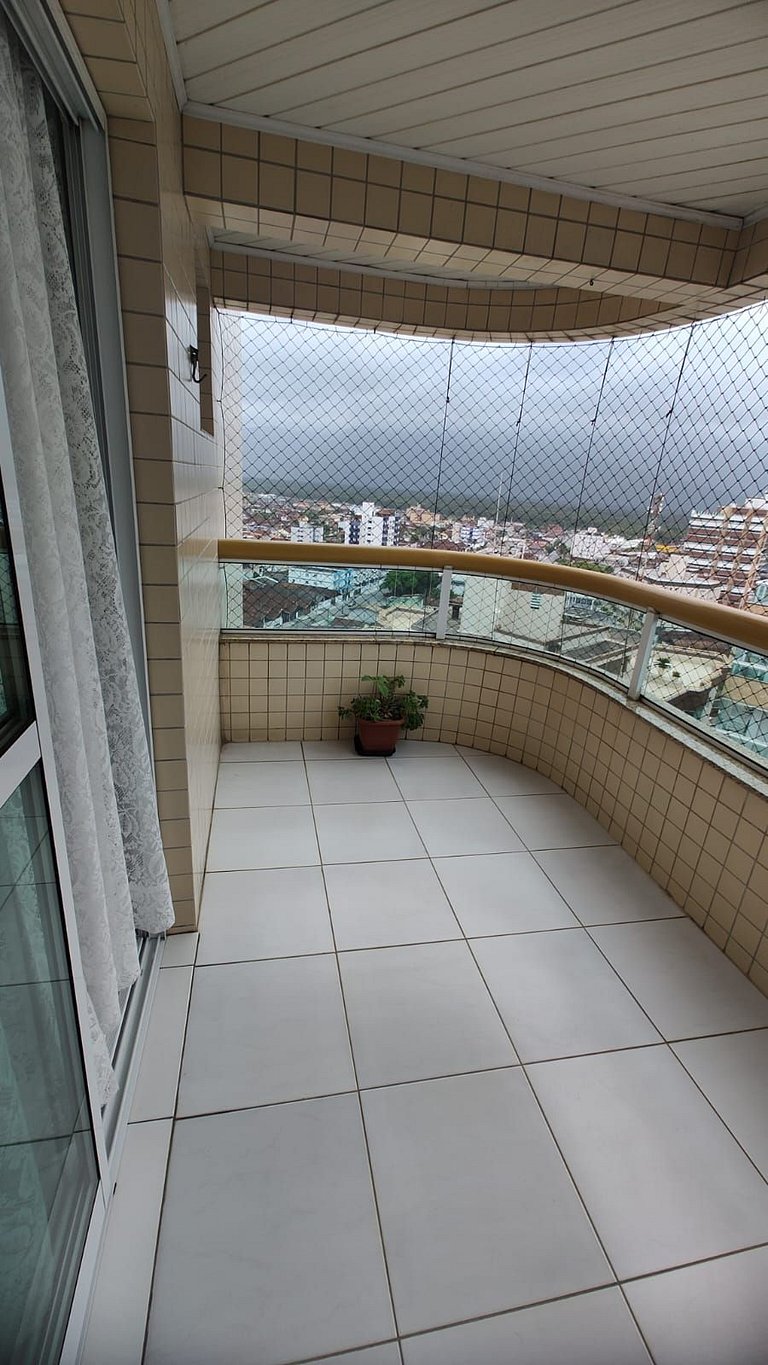 Apartamento confortável a apenas 100 metros da praia no bair