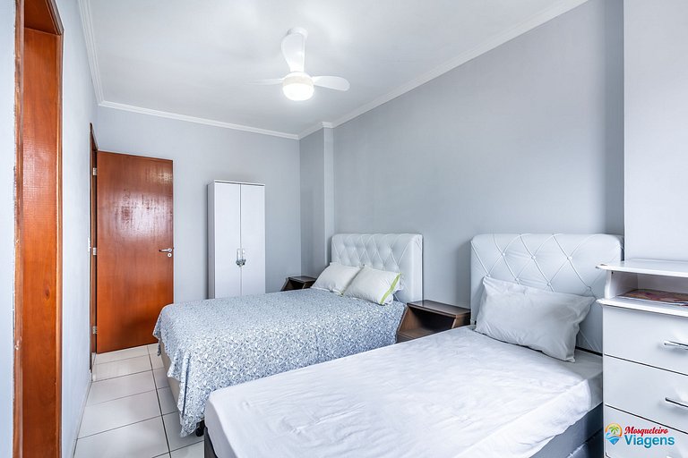 Apartamento confortável a apenas 100 metros da praia no bair