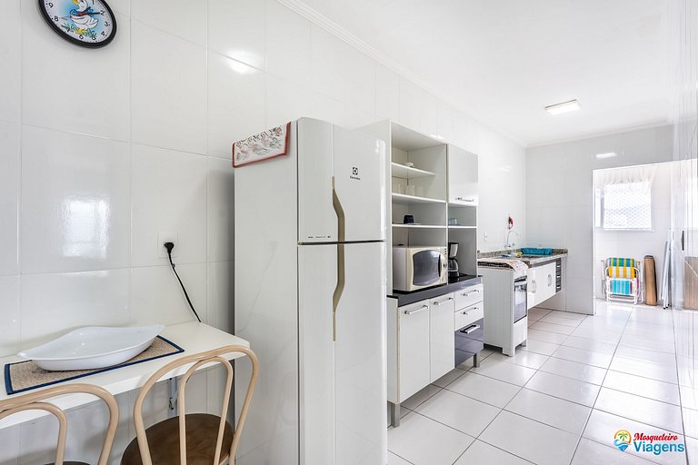 Apartamento confortável a apenas 100 metros da praia no bair