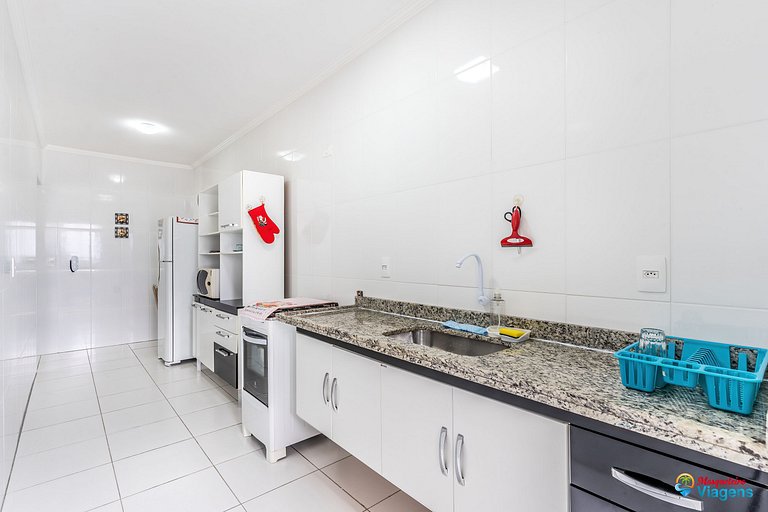 Apartamento confortável a apenas 100 metros da praia no bair