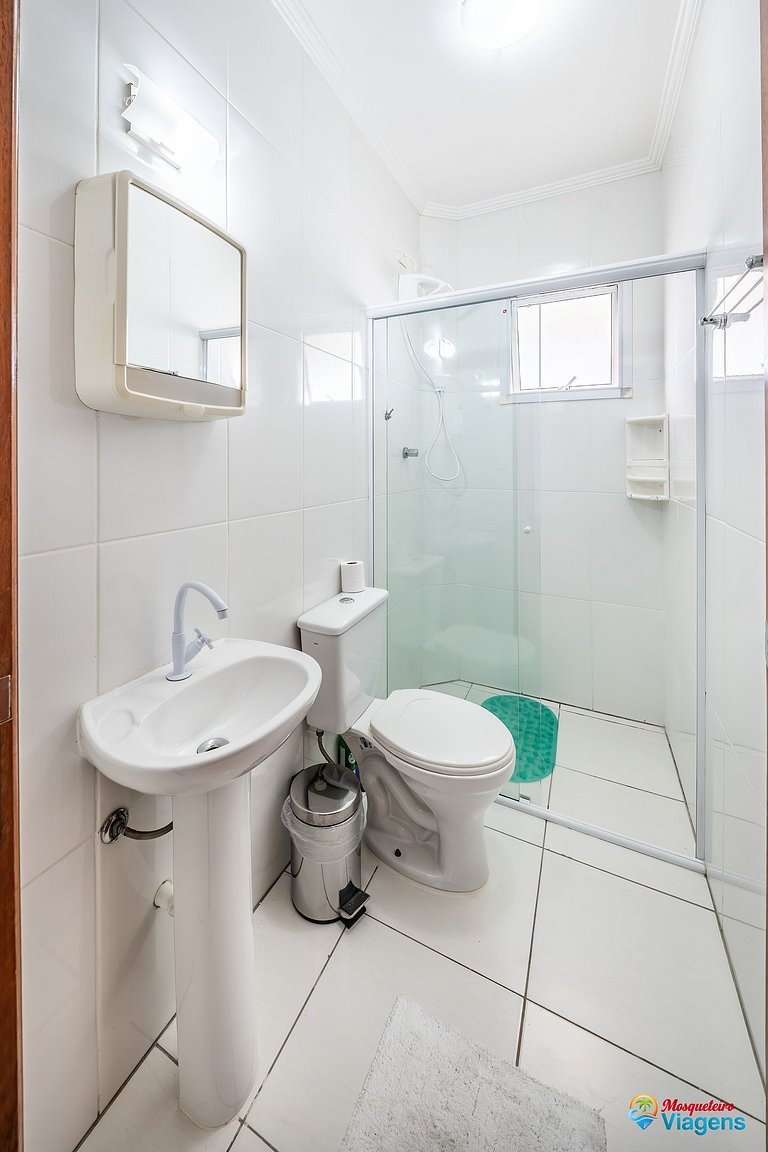 Apartamento confortável a 100 metros da praia no Caiçara