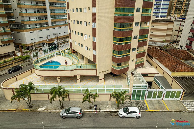 Apartamento confortável a apenas 100 metros da praia no bair