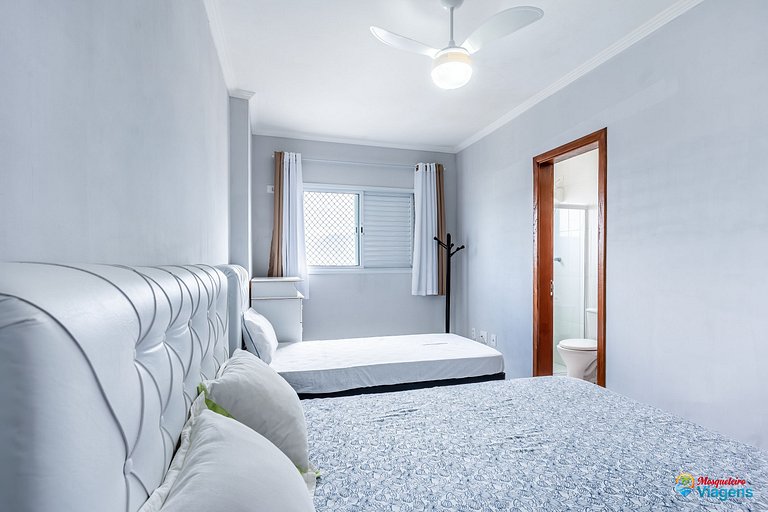 Apartamento confortável a apenas 100 metros da praia no bair