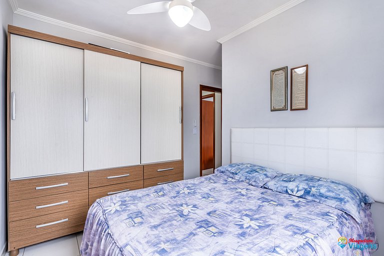 Apartamento confortável a apenas 100 metros da praia no bair