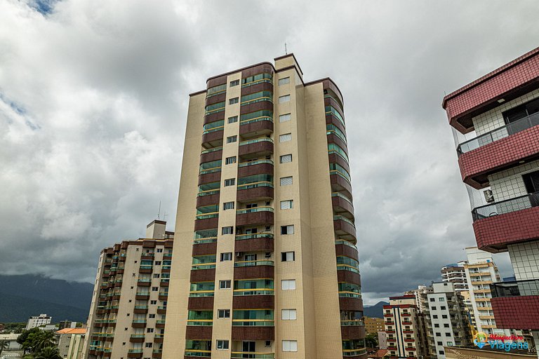 Apartamento confortável a apenas 100 metros da praia no bair