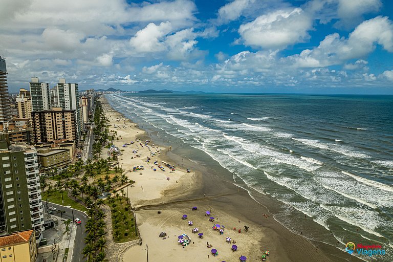 Paraíso a 100 metros da praia no bairro Caiçara