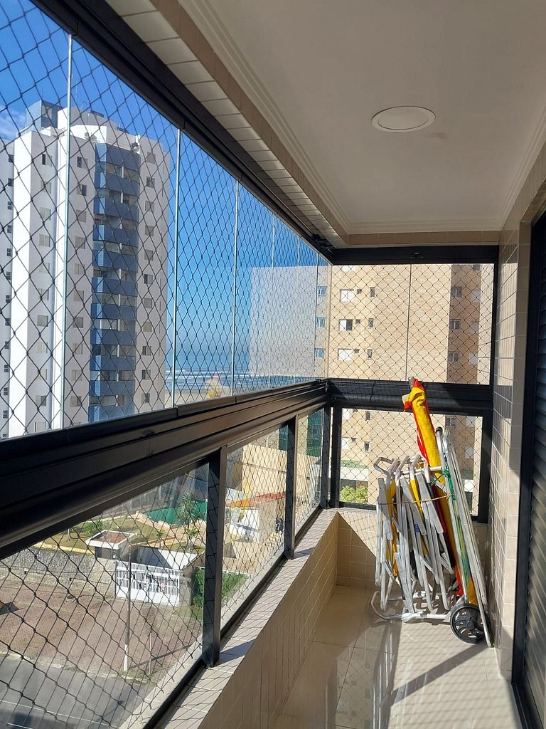 Apartamento incrível a apenas 50 metros da praia, com ar-con