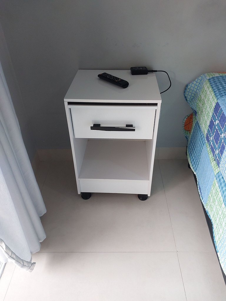 Apto com suíte, varanda e vista para o mar