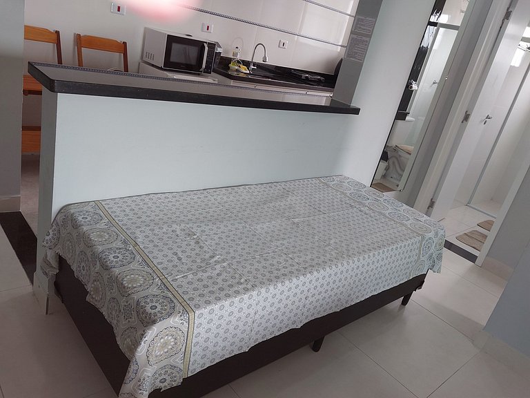 Apto com suíte, varanda e vista para o mar