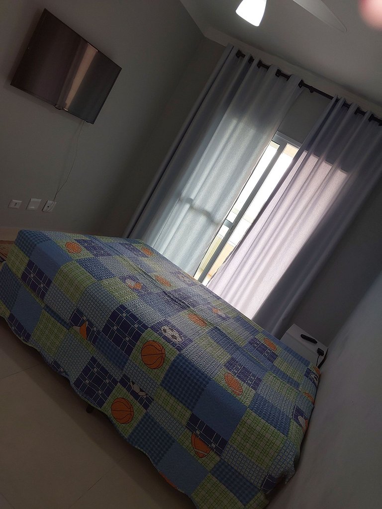 Apartamento com suíte, varanda e vista para o mar