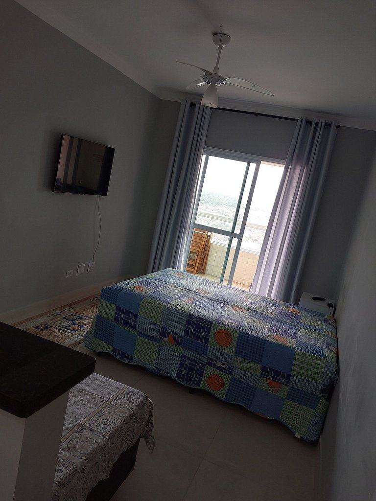 Apto com suíte, varanda e vista para o mar