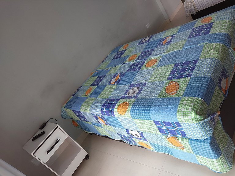 Apartamento com suíte, varanda e vista para o mar