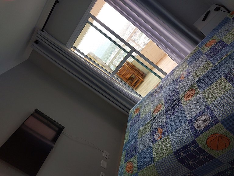 Apartamento com suíte, varanda e vista para o mar
