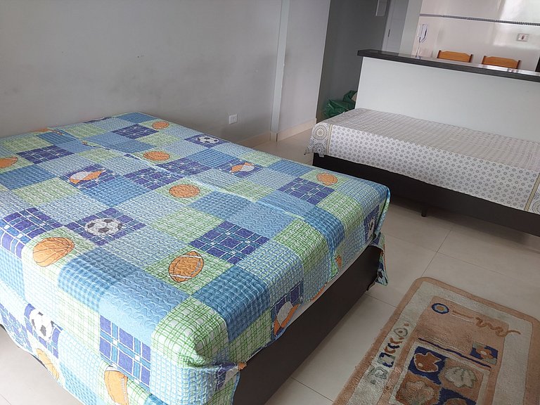 Apartamento com suíte, varanda e vista para o mar