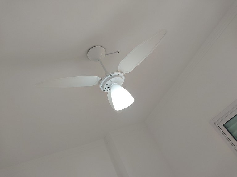 Apartamento com suíte, varanda e vista para o mar