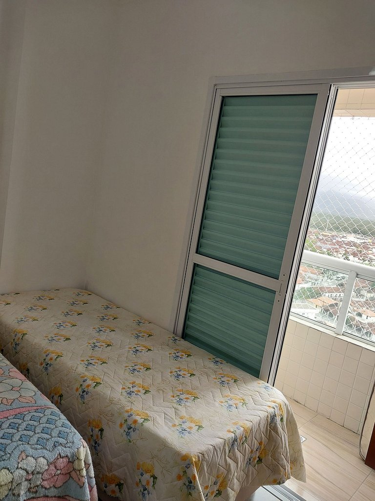 Apartamento com suíte, varanda e vista para o mar