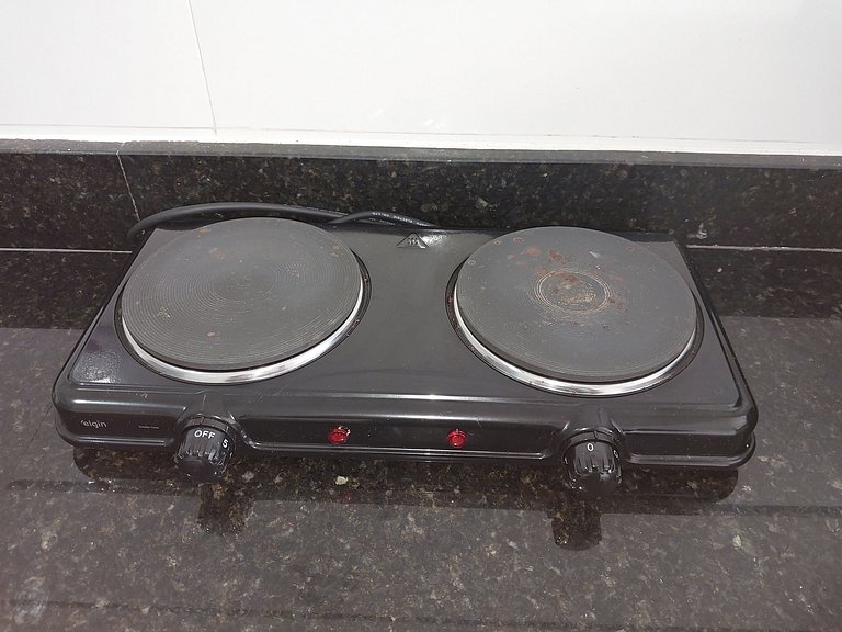 Apto com suíte, varanda e vista para o mar