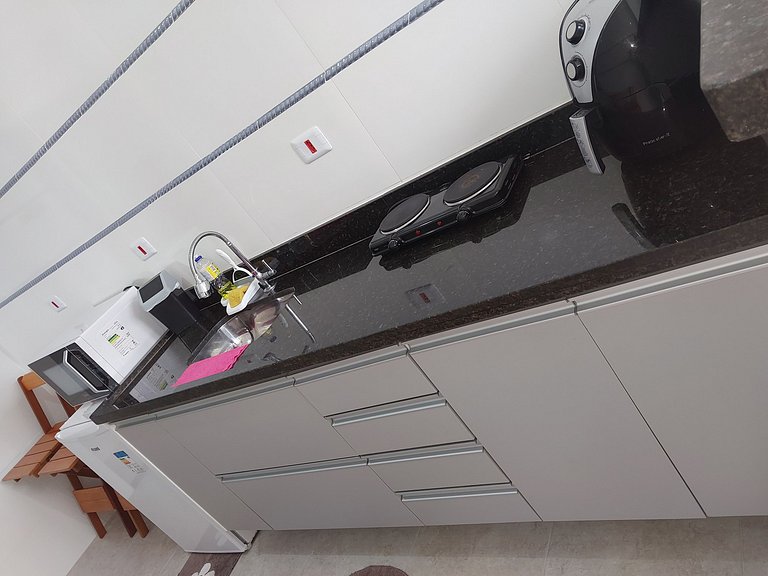 Apartamento com suíte, varanda e vista para o mar