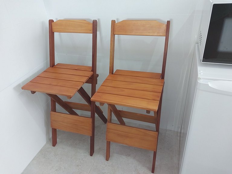 Apartamento com suíte, varanda e vista para o mar