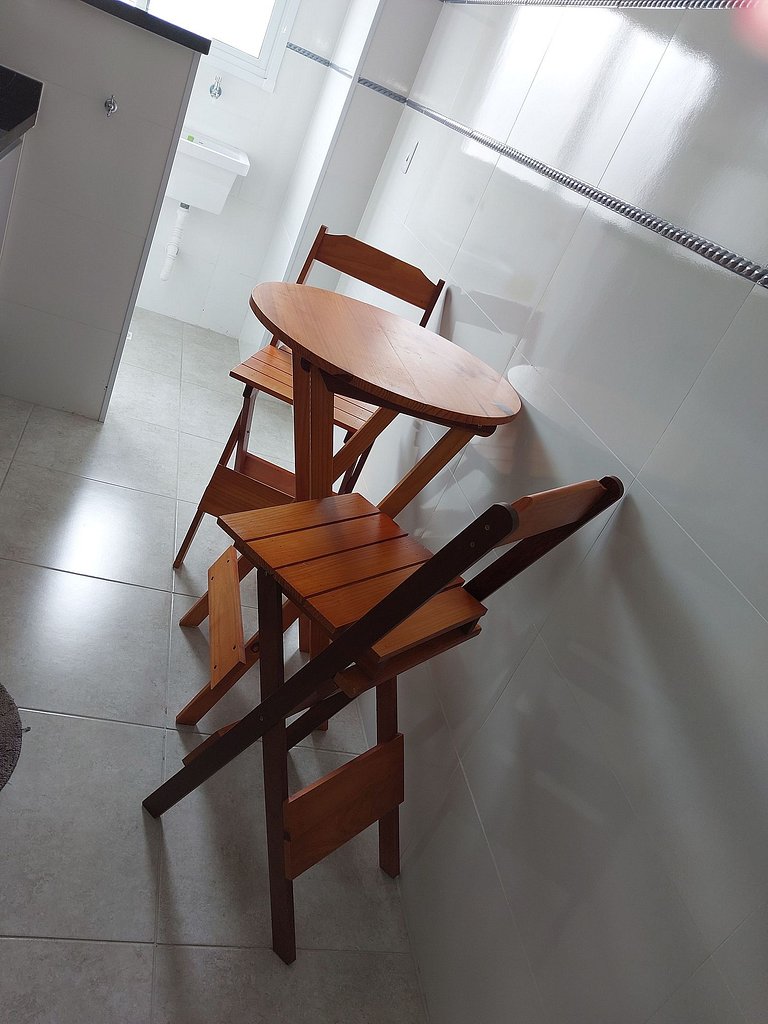 Apto com suíte, varanda e vista para o mar