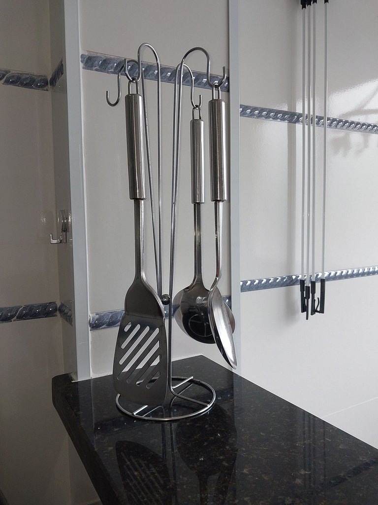 Apto com suíte, varanda e vista para o mar