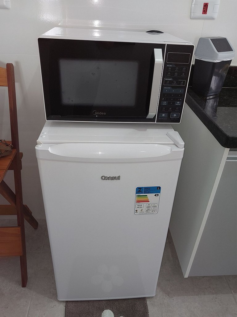 Apartamento com suíte, varanda e vista para o mar