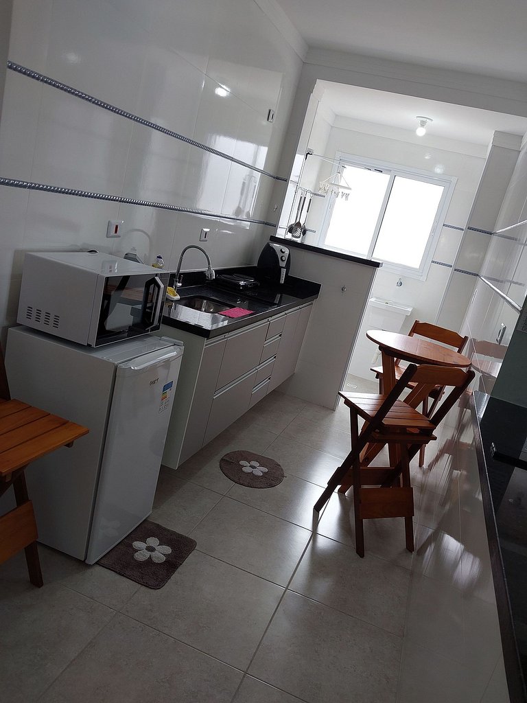 Apartamento com suíte, varanda e vista para o mar