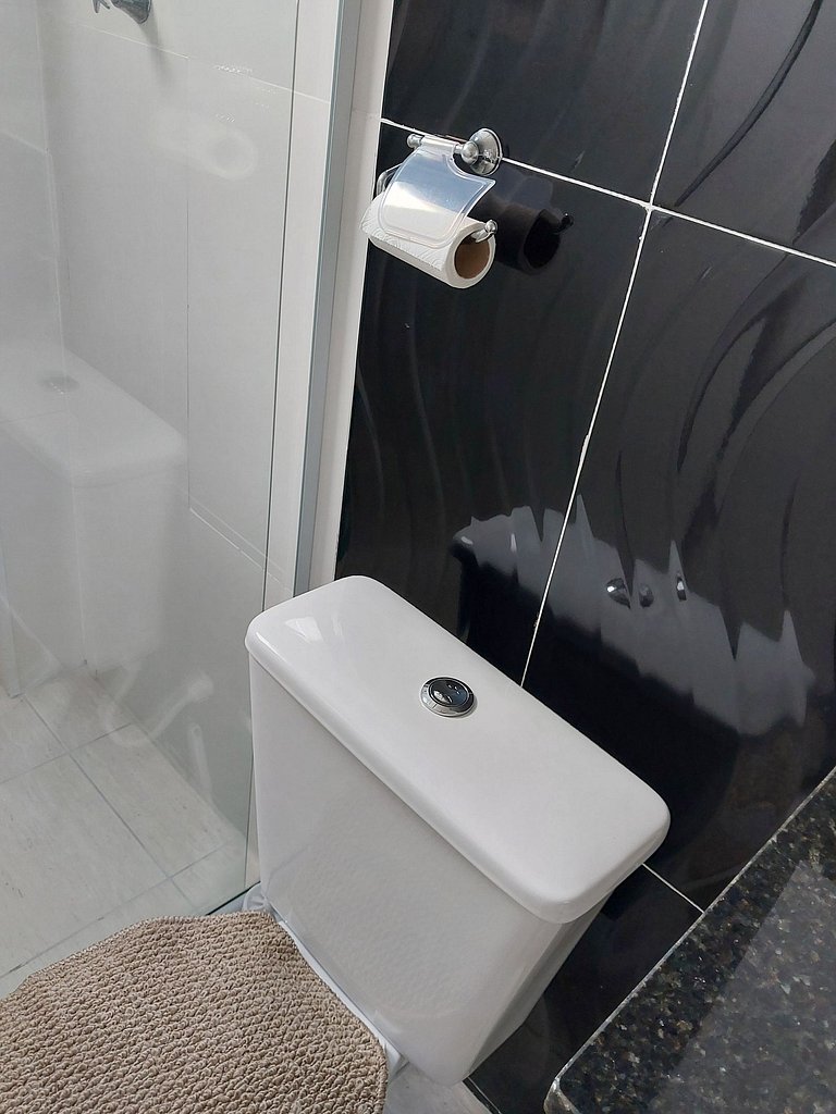 Apartamento com suíte, varanda e vista para o mar