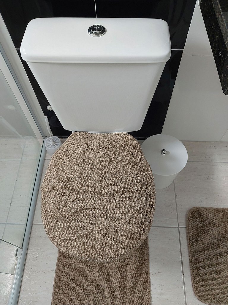 Apartamento com suíte, varanda e vista para o mar