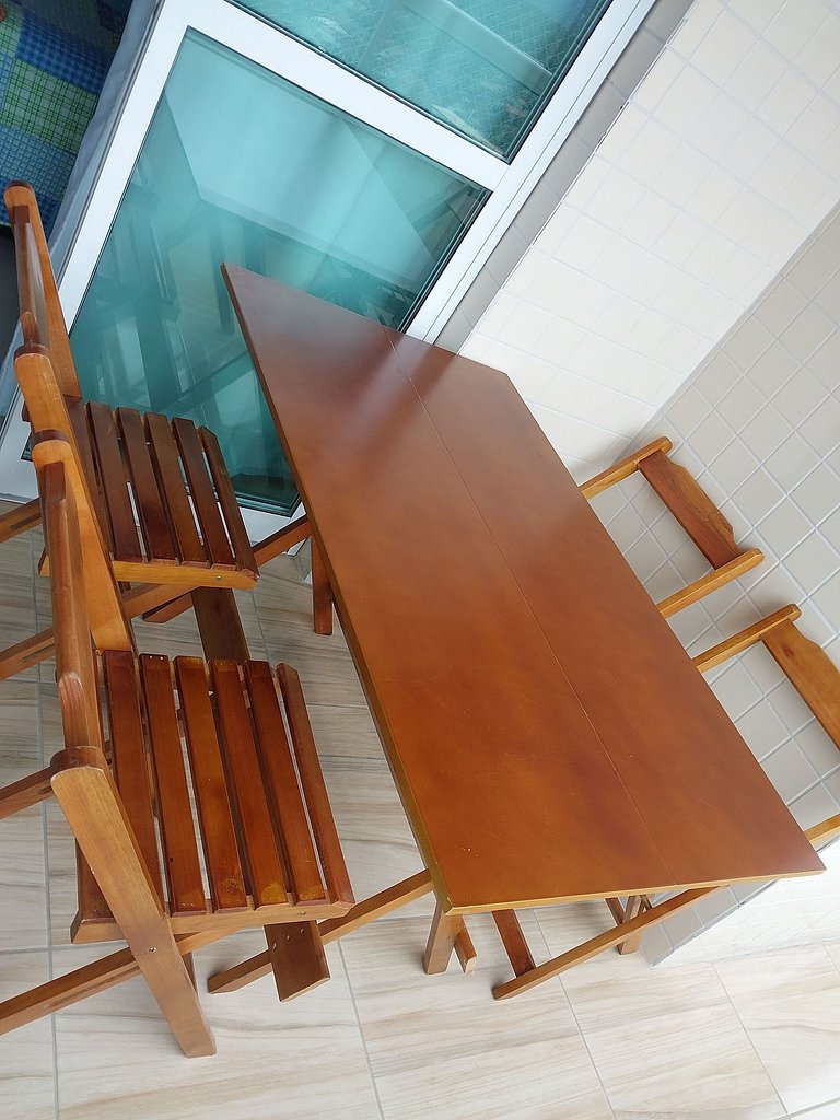 Apartamento com suíte, varanda e vista para o mar