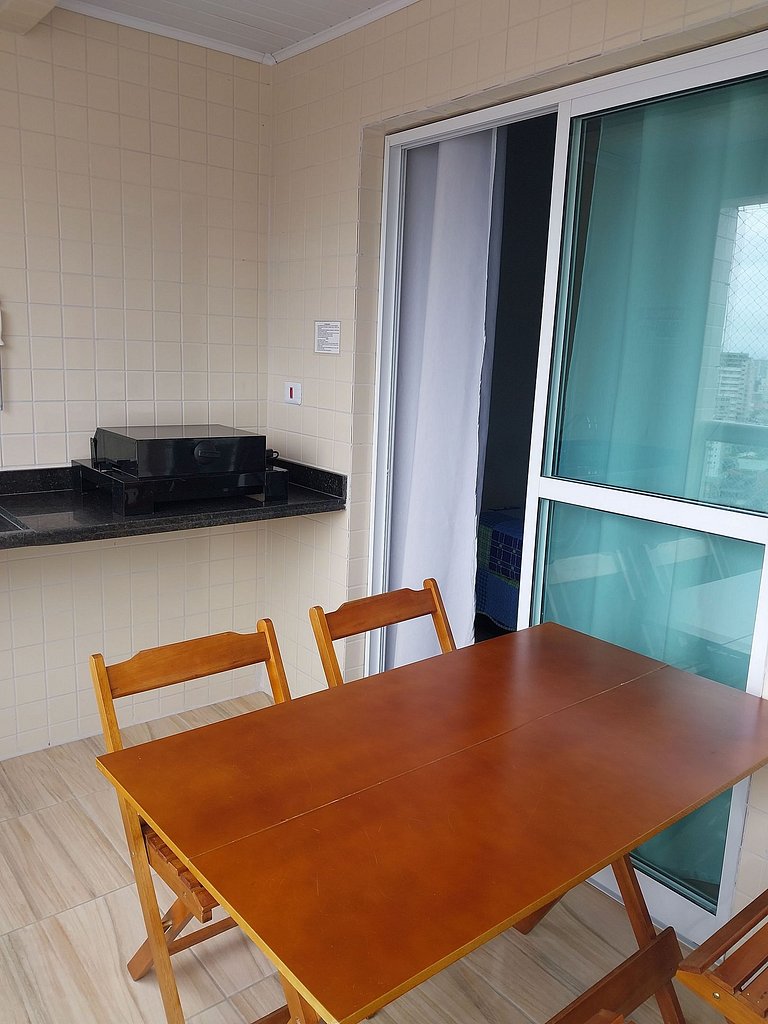 Apto com suíte, varanda e vista para o mar