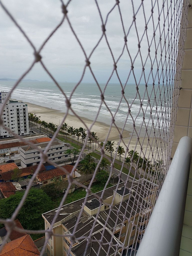 Apto com suíte, varanda e vista para o mar