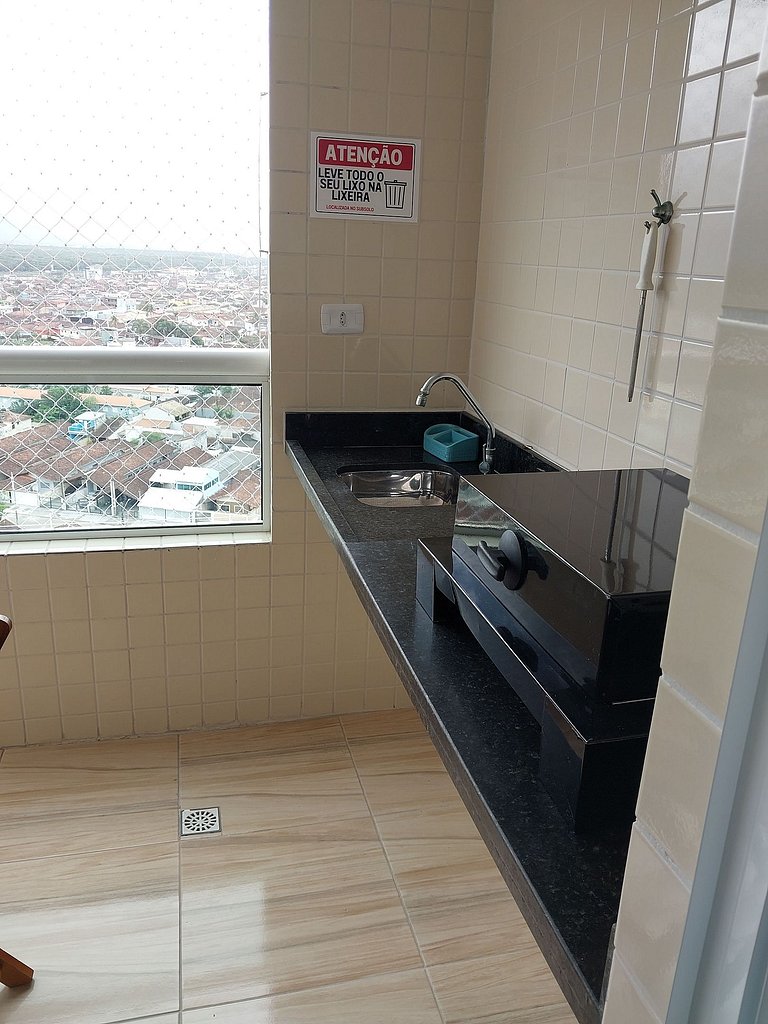 Apto com suíte, varanda e vista para o mar